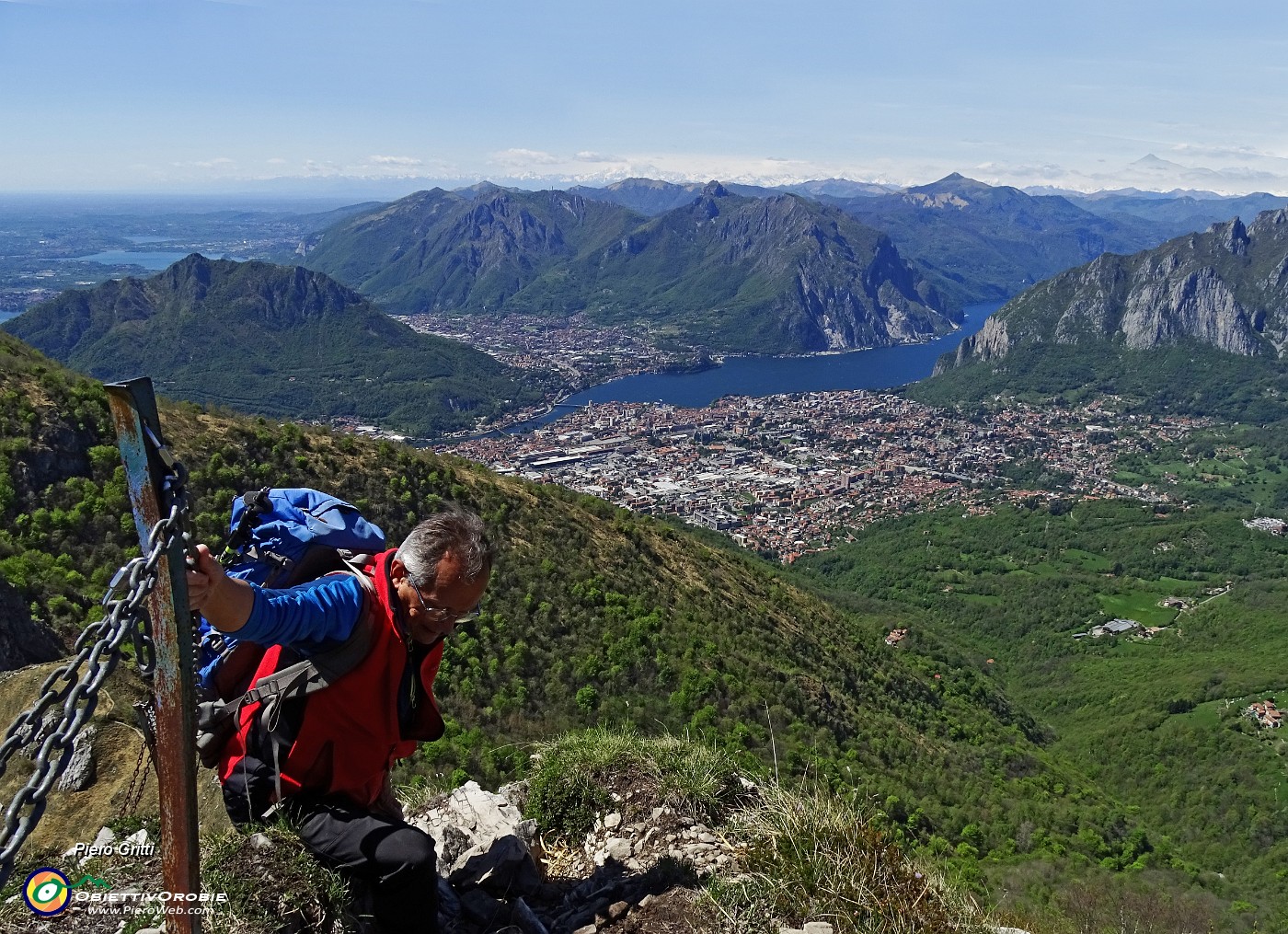 58 La vista su Lecco ci accompgagna....JPG -                                